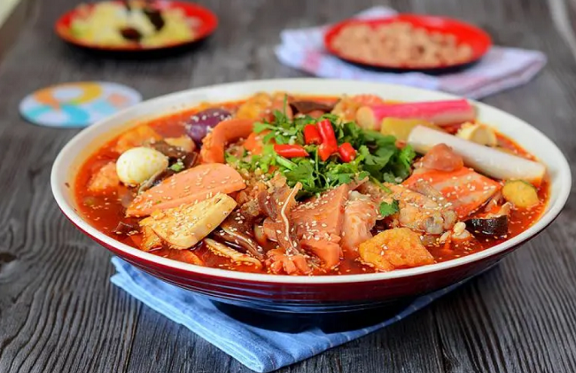 開(kāi)一個(gè)冒菜加盟店多少錢(qián)合適，帽牌貨告訴你